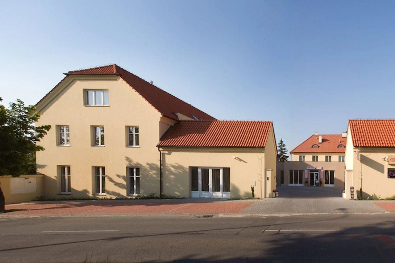 Dolce Villa Praga Exterior foto
